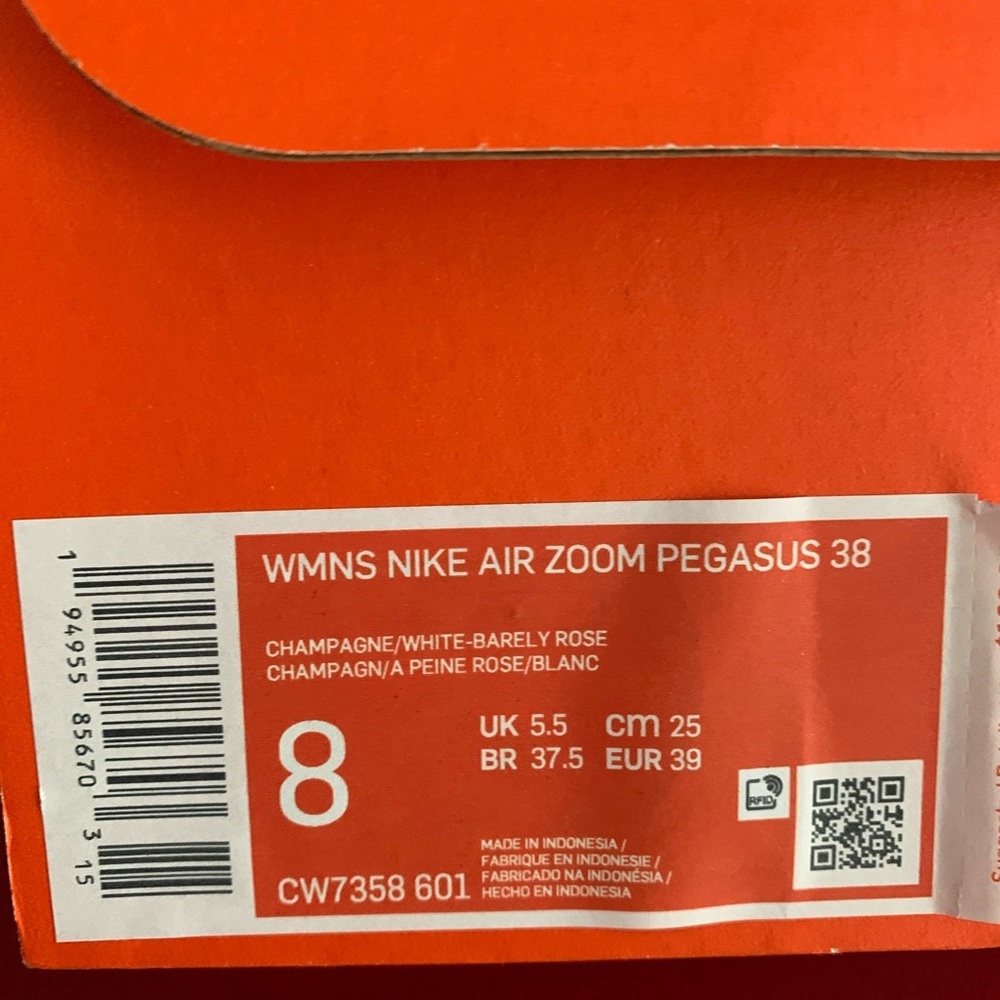 Nike Air Zoom Pegasus 38. Size 8.